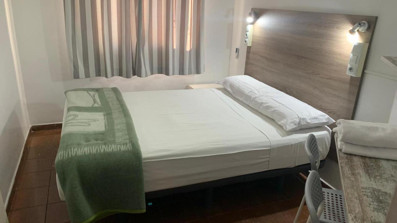 Hotel Casa De Huespedes Almansa à Madrid Extérieur photo