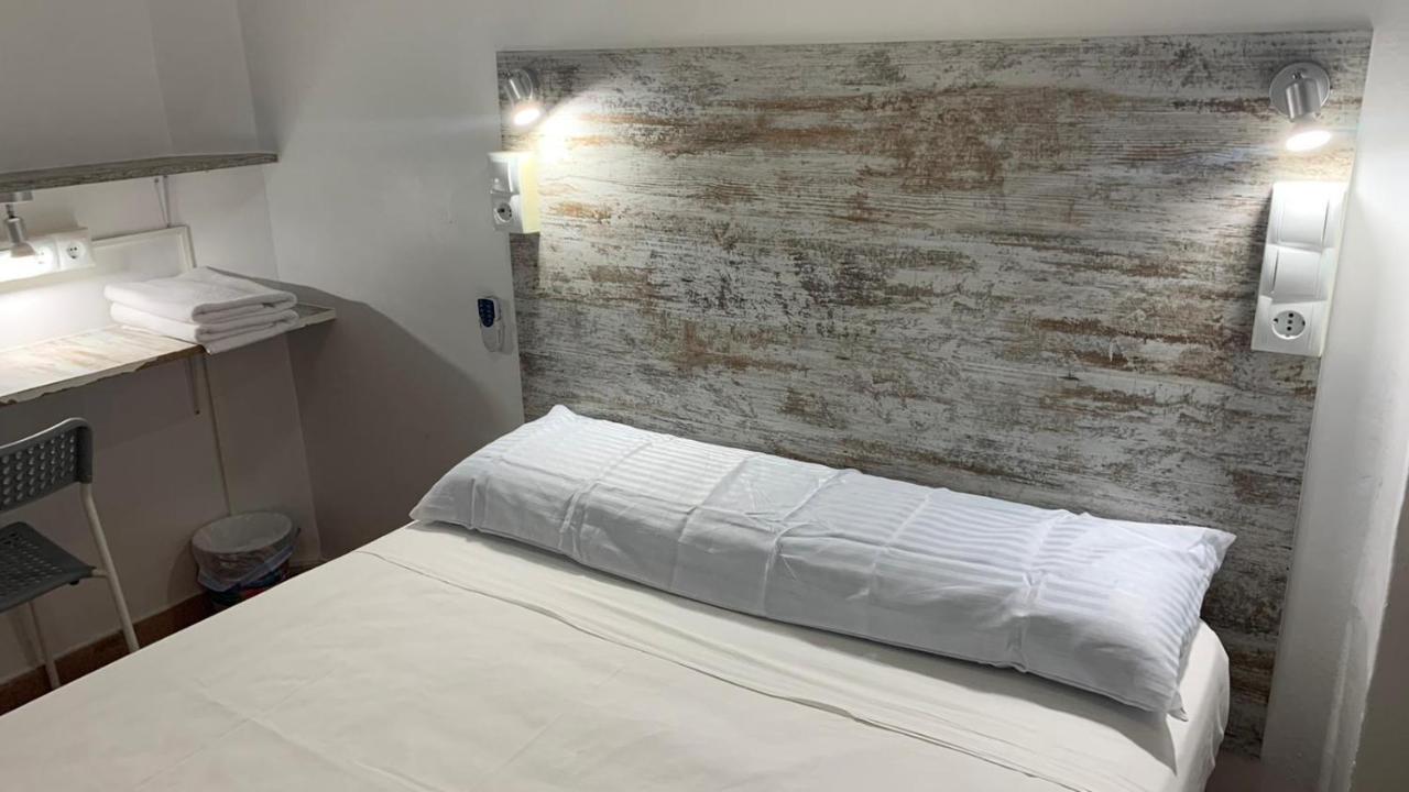 Hotel Casa De Huespedes Almansa à Madrid Extérieur photo