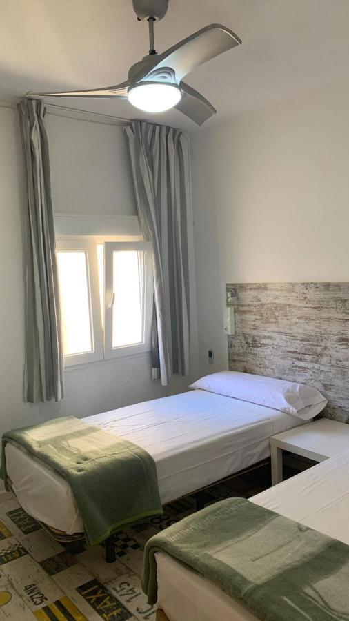 Hotel Casa De Huespedes Almansa à Madrid Extérieur photo