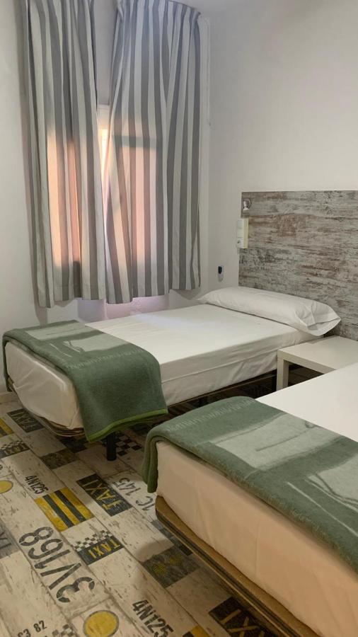Hotel Casa De Huespedes Almansa à Madrid Extérieur photo