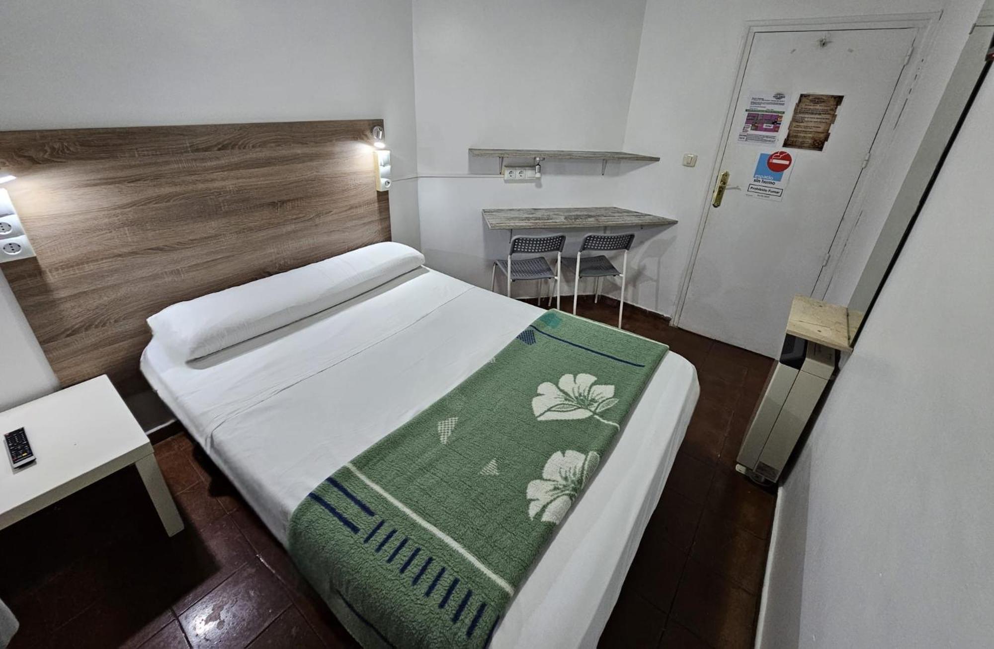 Hotel Casa De Huespedes Almansa à Madrid Extérieur photo