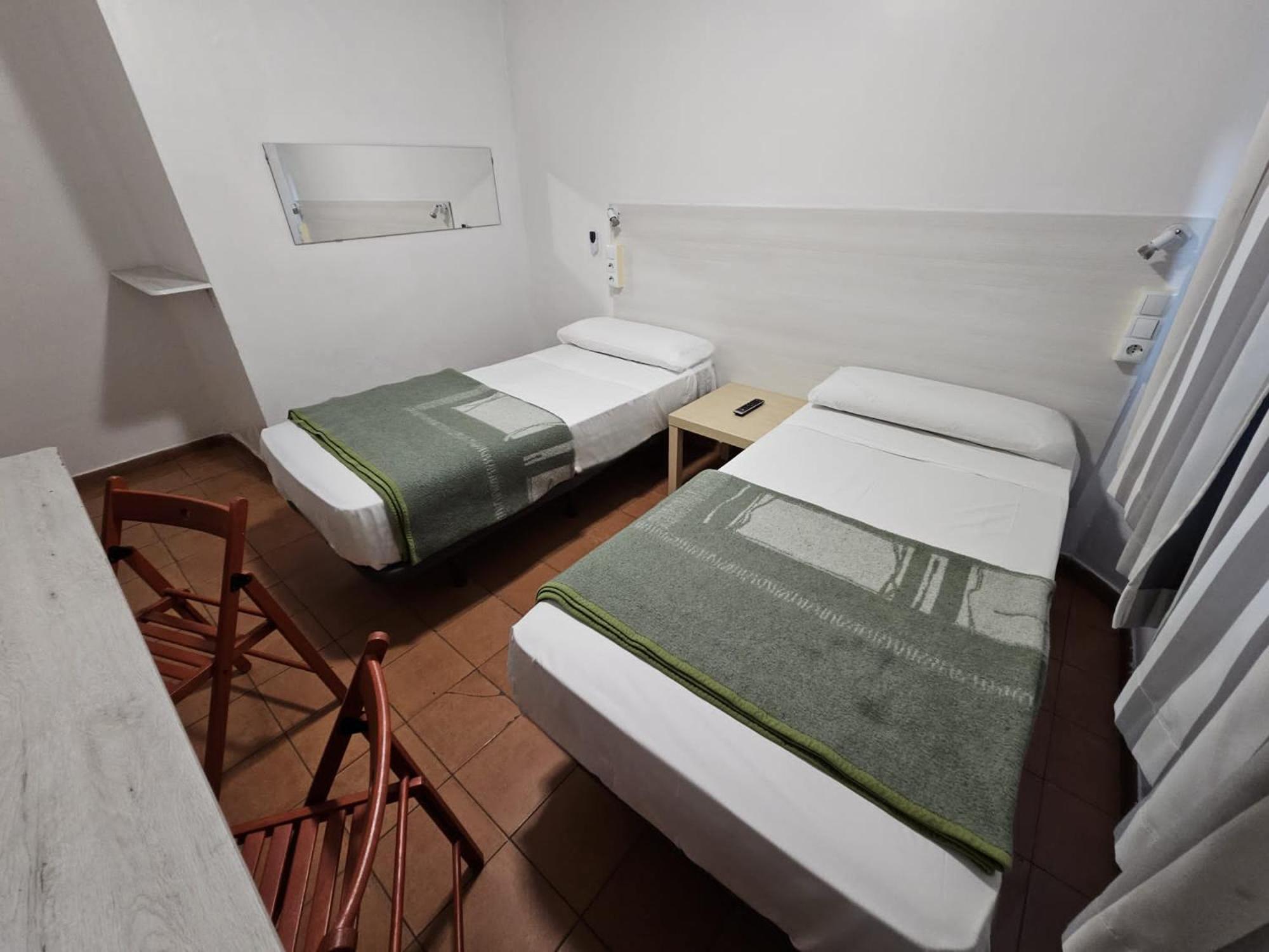 Hotel Casa De Huespedes Almansa à Madrid Extérieur photo