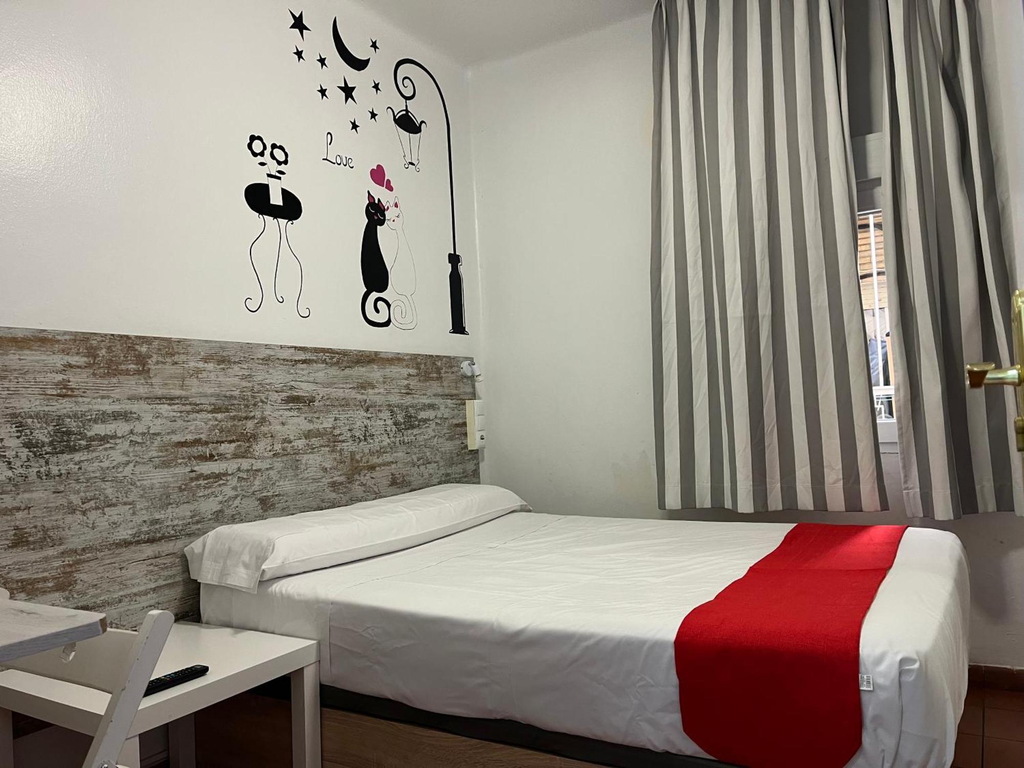 Hotel Casa De Huespedes Almansa à Madrid Extérieur photo