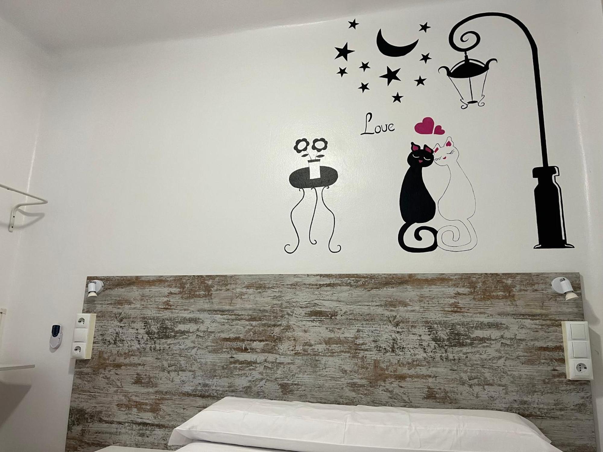Hotel Casa De Huespedes Almansa à Madrid Extérieur photo