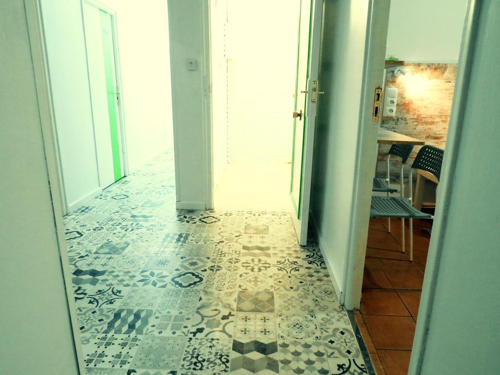 Hotel Casa De Huespedes Almansa à Madrid Extérieur photo